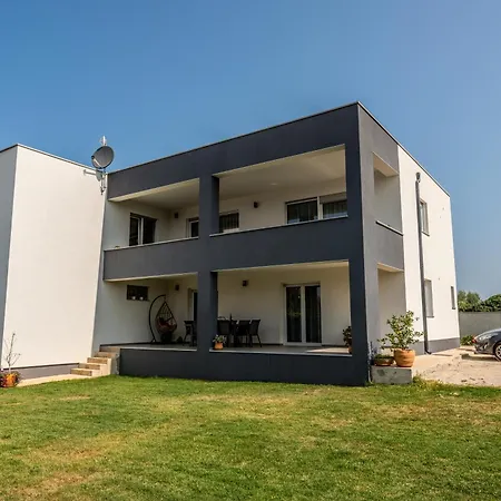 Villa Holiday Home Galizana *