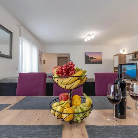 Holiday Home Galizana Villa Galižana